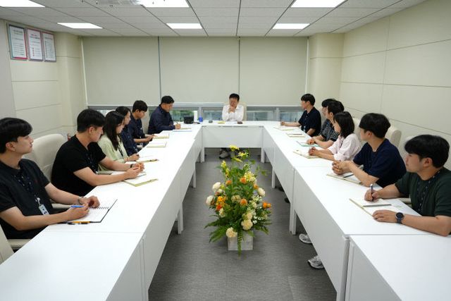 =8일 본사 소회의실있다